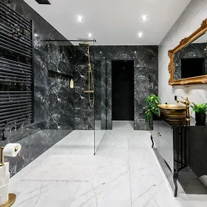 https://apartament-tuz-przy-wawelu.krakowhotelspoland.com